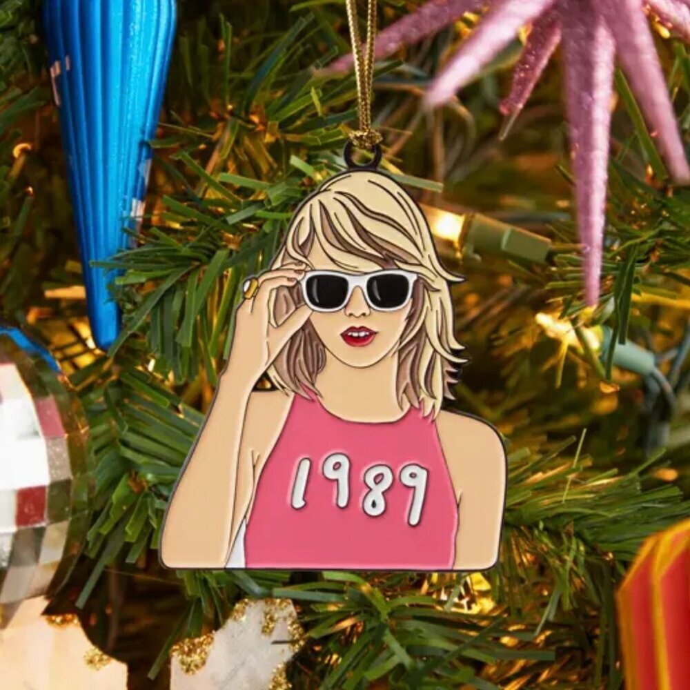 T SWIFT 1989 CHRISTMAS ORNAMENT